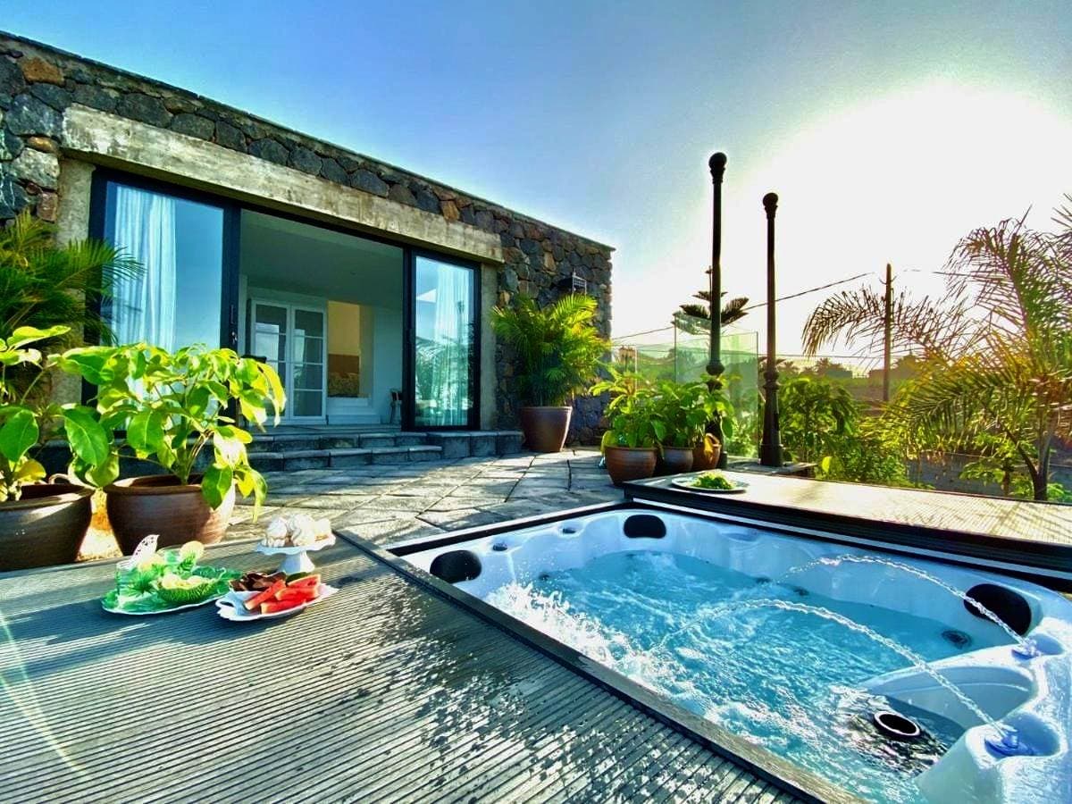 Casa Lava Luminosa y con Magníficas Vistas 1