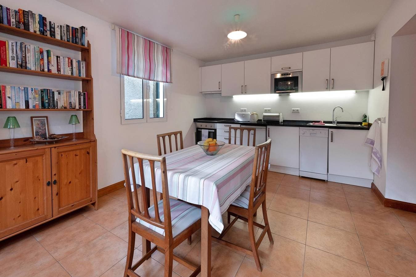 Foto 12 von 25: Charming stone cottage in Funchal | Loja Lenha