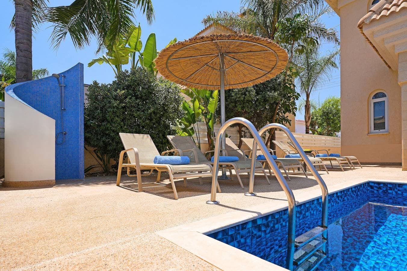 Foto 10 von 46: Villa für 7 Personen mit Balkon
