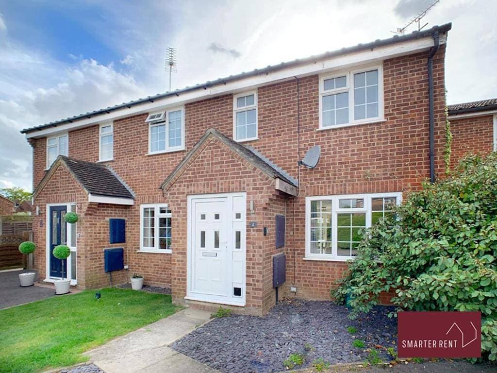 Farnham - 2 Bed House - Parking 1