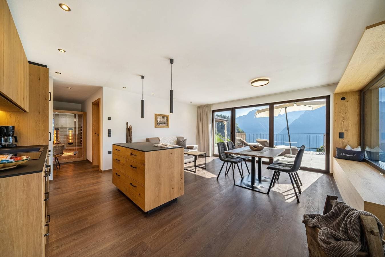 Foto 3 von 19: "Sunnseitn Lodge Apt Exclusive Panorama" mit beheiztem Whirlpool, Infrarotsauna und großer Terrasse
