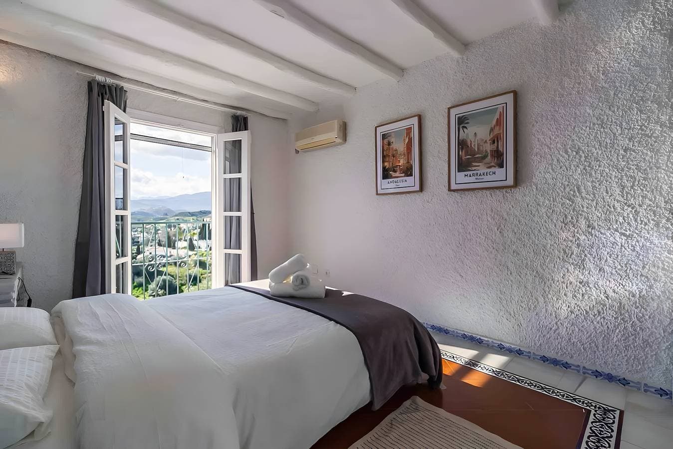 Foto 13 von 35: Ferienwohnung 'Golfplatzblick' mit Bergblick, Wi-Fi und Klimaanlage