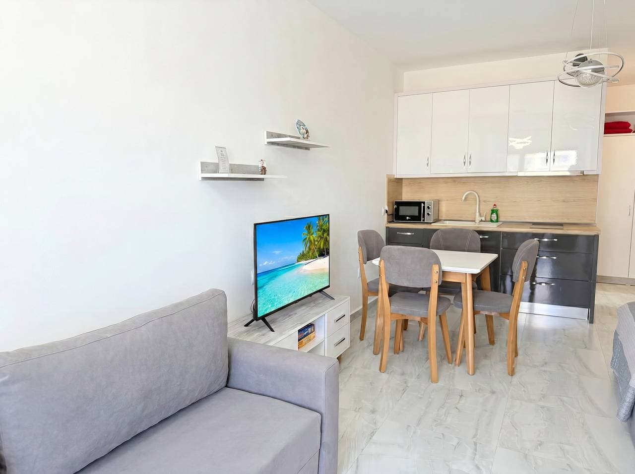 Foto 4 von 33: Ferienwohnung für 8 Personen mit Balkon
