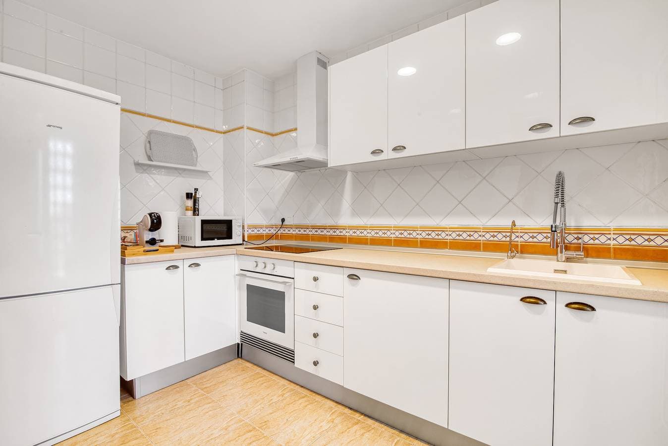 Foto 10 von 22: Ferienwohnung "Castillo-playa" mit Gemeinschaftspool, Privater Terrasse und WLAN