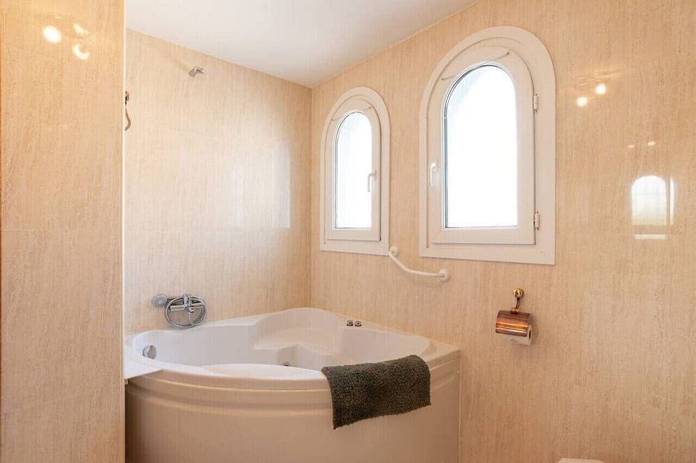 Foto 13 von 30: 13 Guest Villa 3 min Walk to Beach BBQ Cinema Perfect for Groups