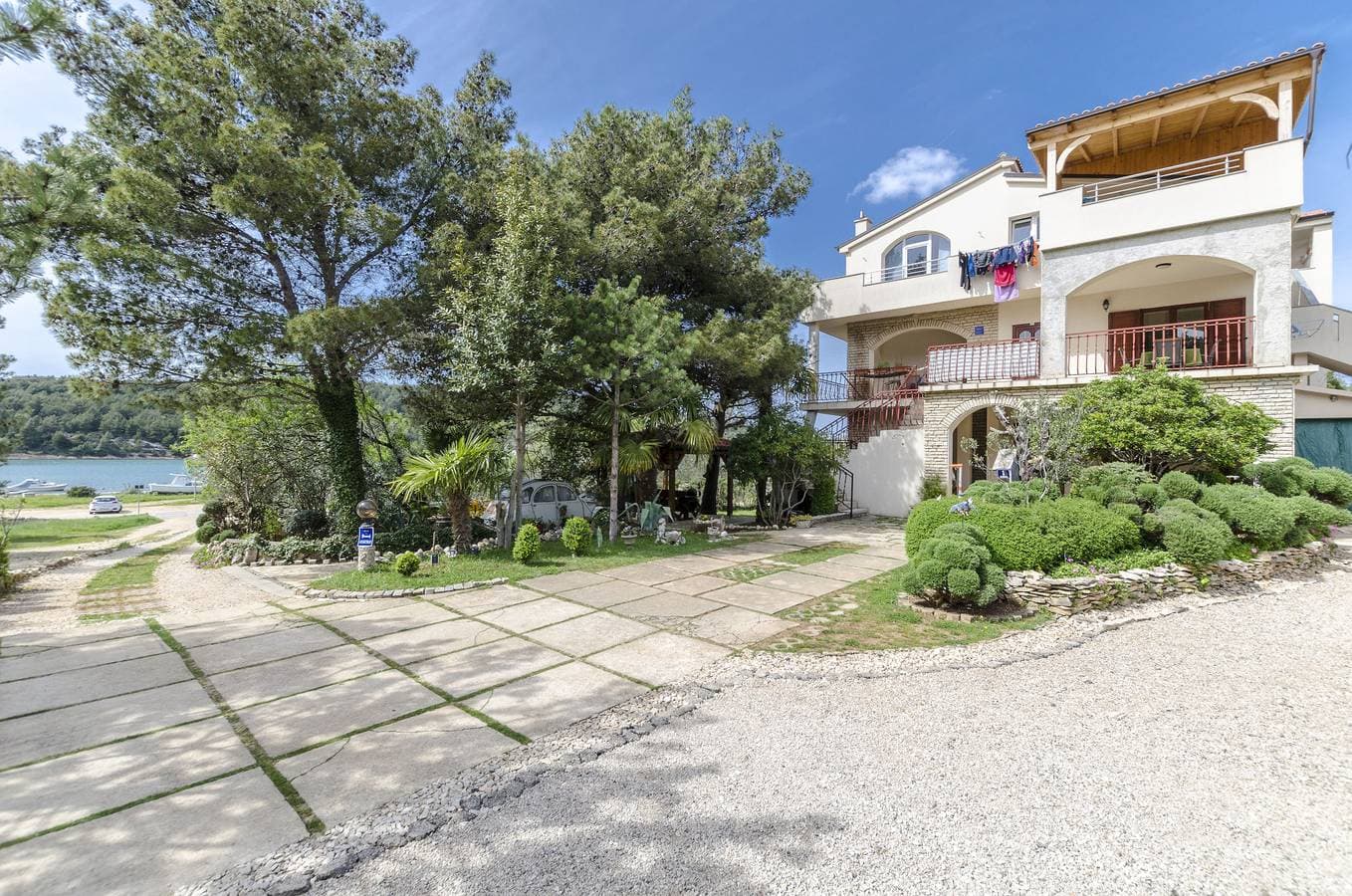 Apartments Davor 1