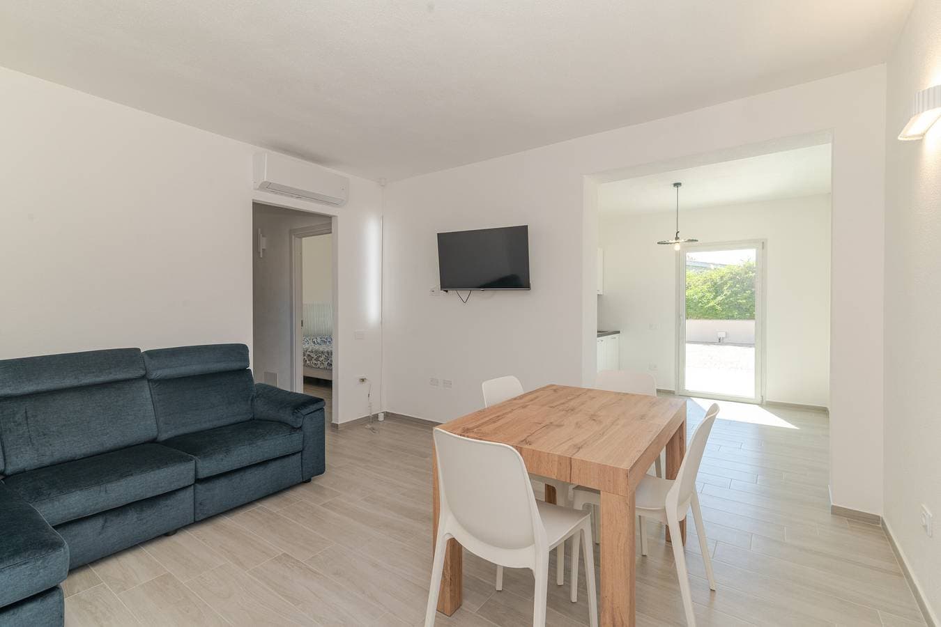 Foto 3 von 20: Apartment 'Blu mit Patio' mit privater Terrasse, 3 Gehminuten vom Strand Budoni entfernt