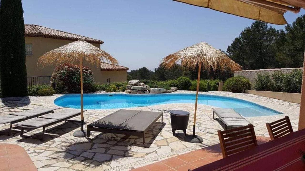 Au Petit Paradis 1