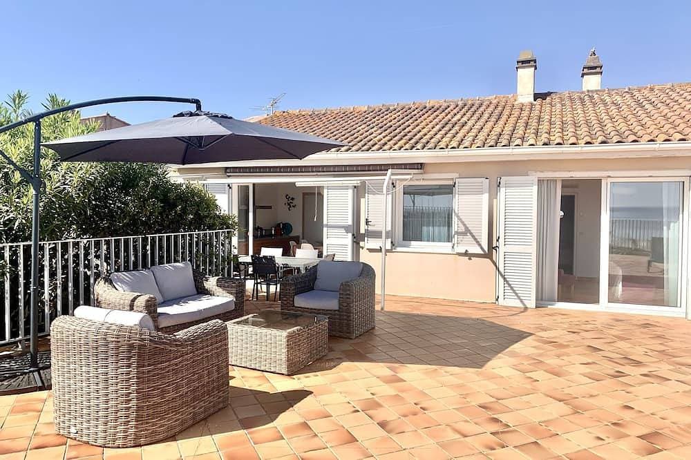 Foto 11 von 13: 4-star waterfront villa with exceptional sea views