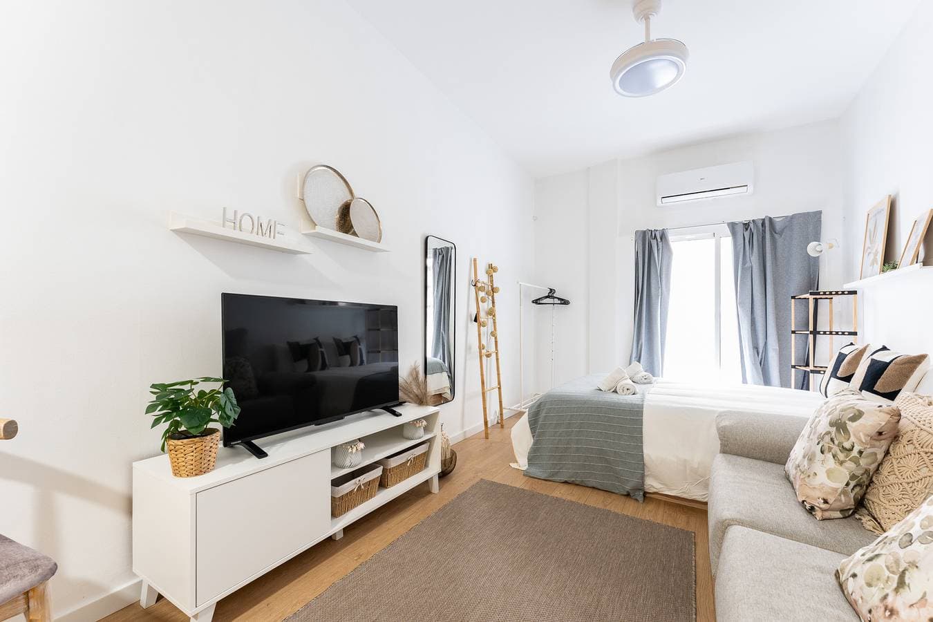 MalagaSuite Modern Stay 1