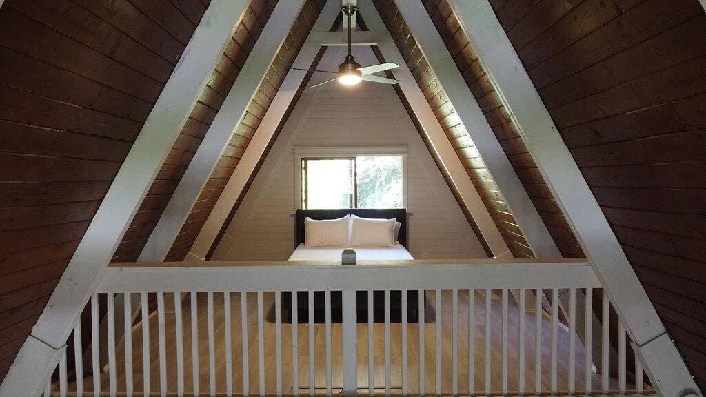 Foto 13 von 40: A-Frame Arbor One Block From The Beach-Four Beds and Four Bathrooms!