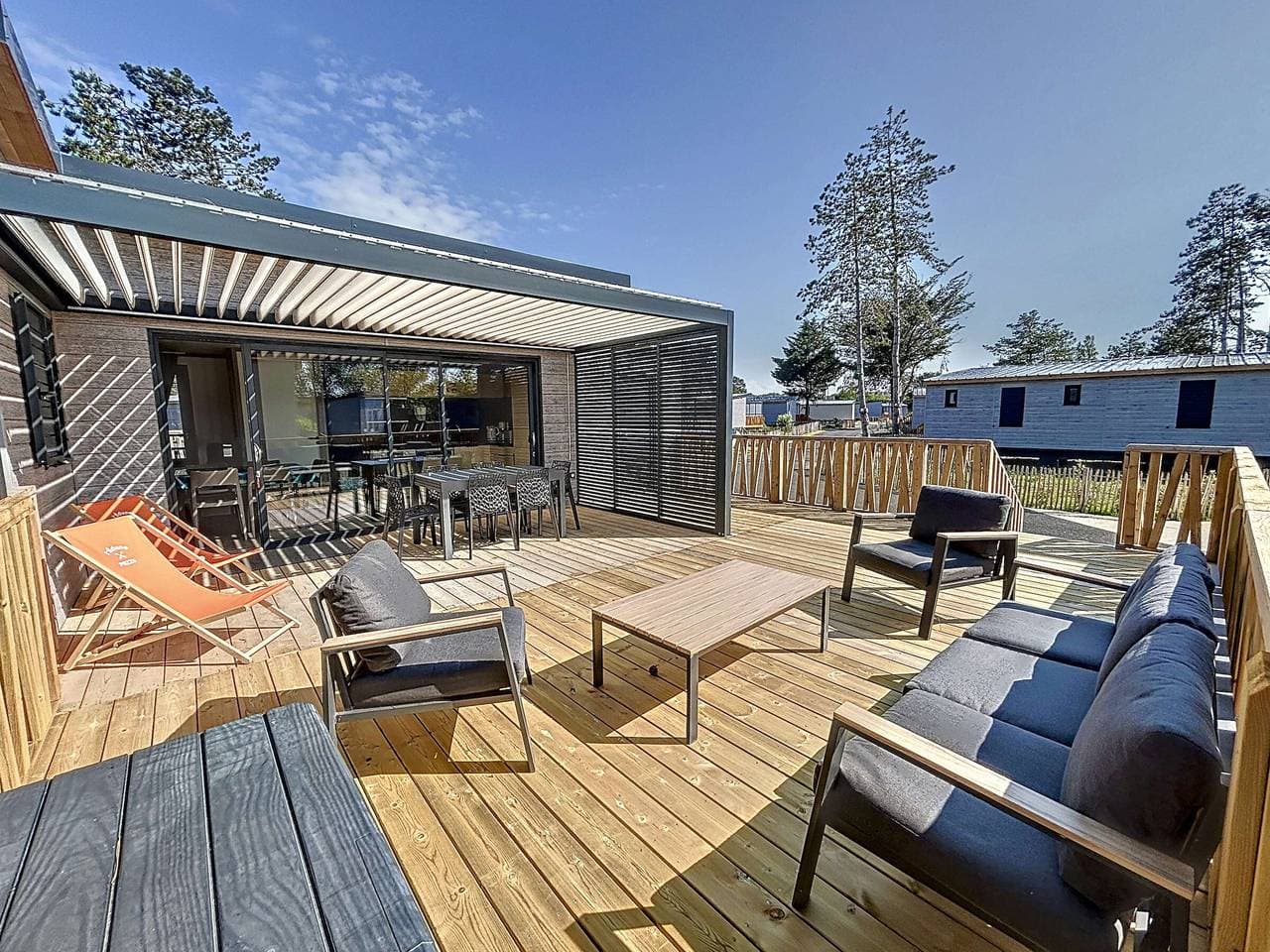 Luxus-Chalet mit Pool, WLAN, 6 Schlafplätze, Nähe Strand und Zentrum 1