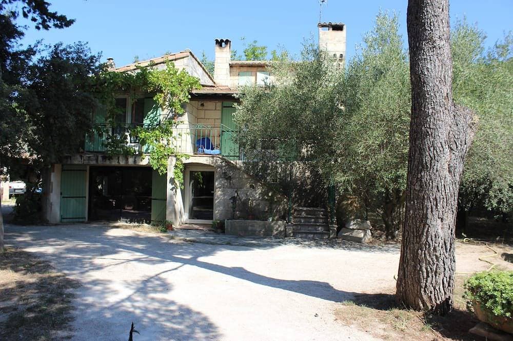 Le Mas de Lucien between Arles, Nimes and Avignon 1