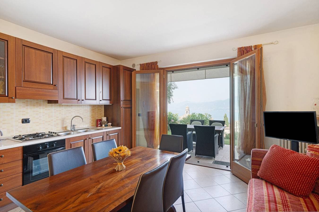 Foto 3 von 31: Ferienwohnung 'Jessica' mit Seeblick, WLAN und Klimaanlage