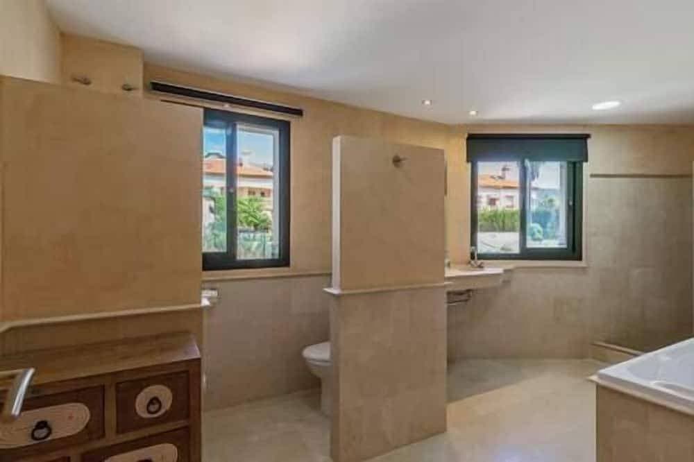 Foto 8 von 30: Tranquil 3 bed villa with private pool + sea view!