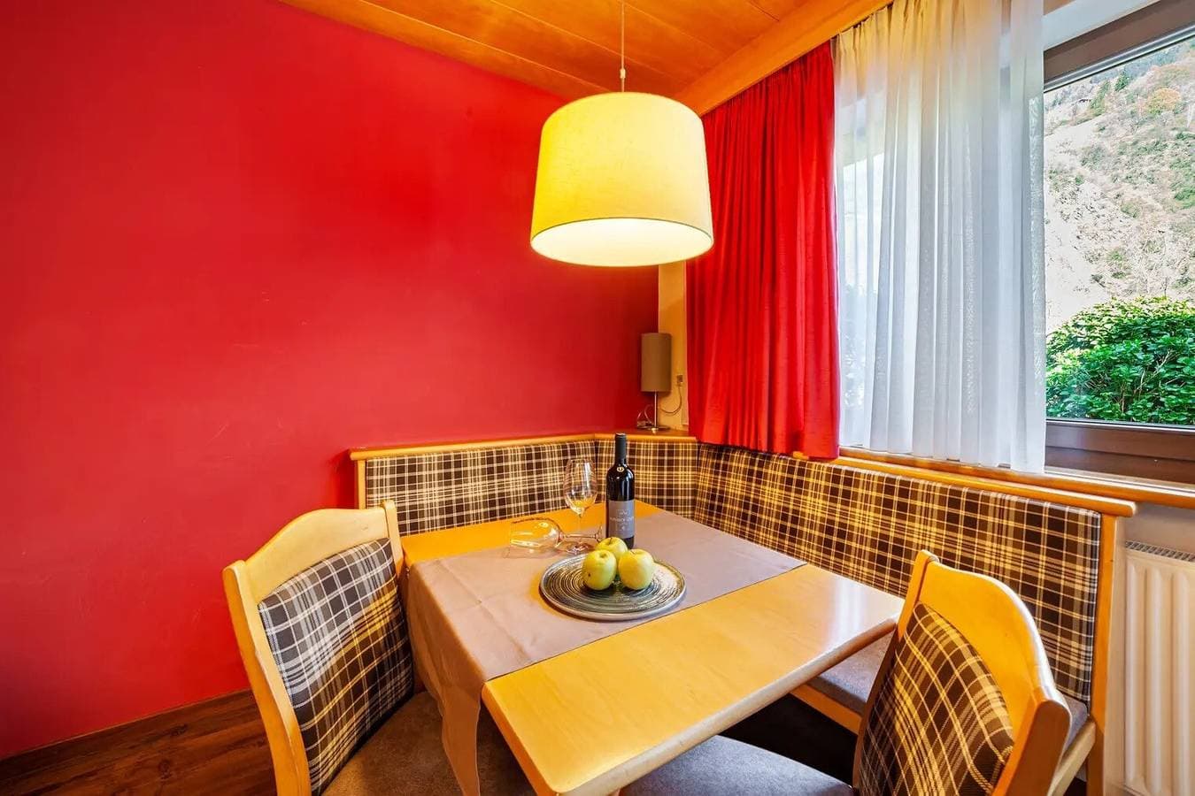 Foto 9 von 30: Ferienwohnung "Alpenhof Lodge Butterblume" mit Bergblick, Pool & WLAN