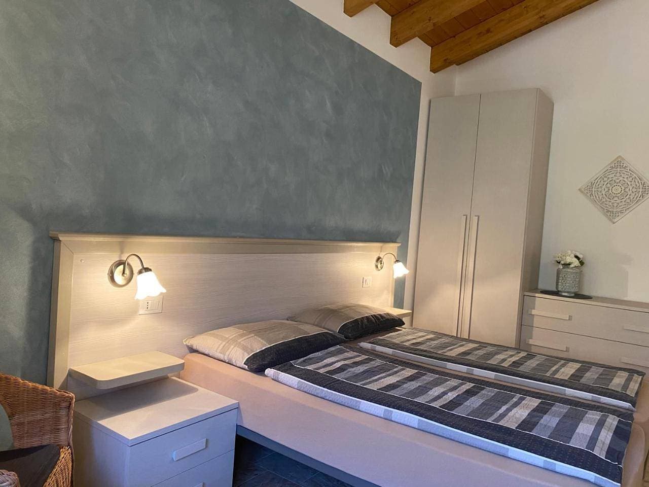 Foto 7 von 33: Two-Bedroom Apartment with Lake View