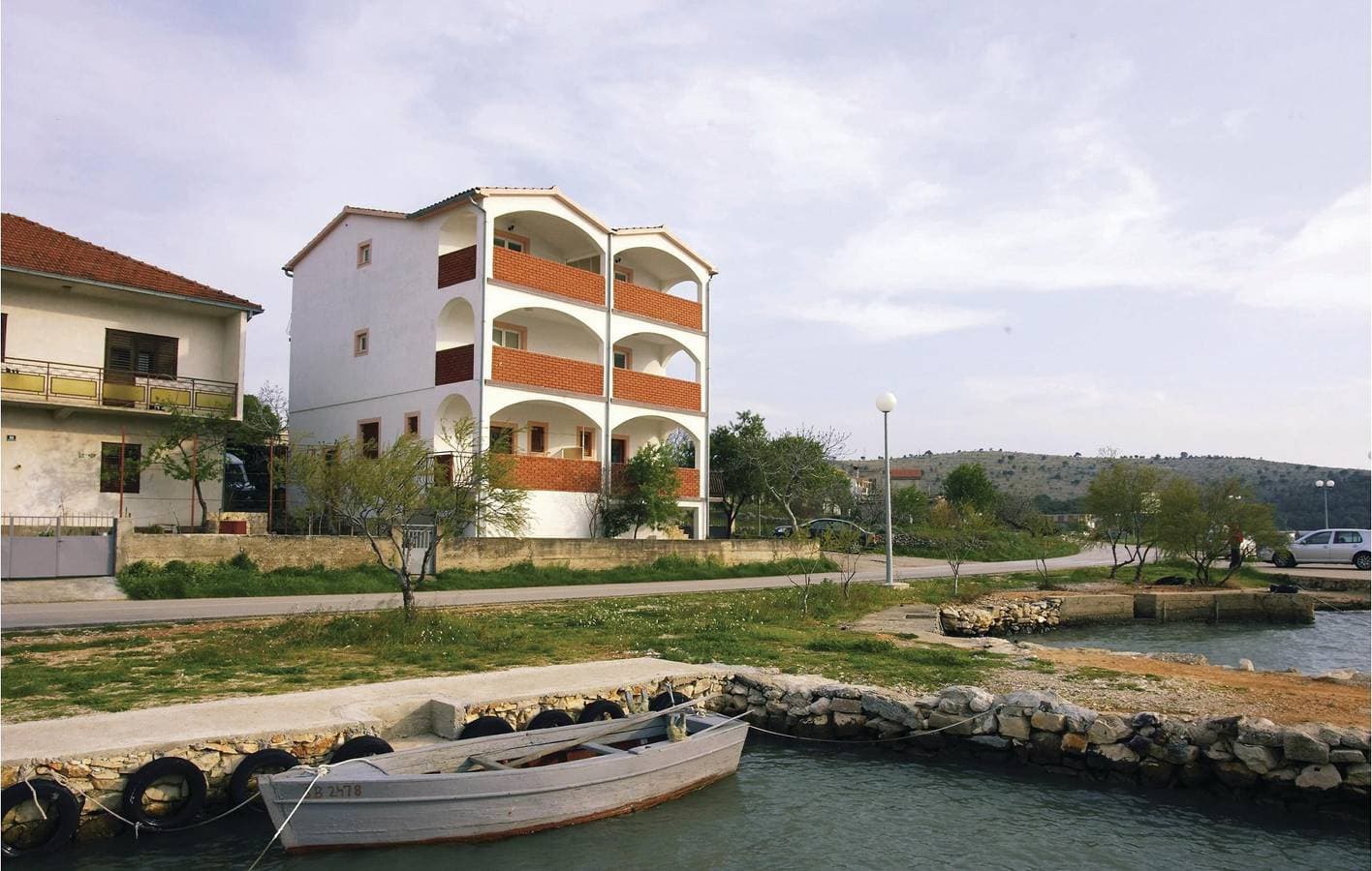 Gemütliche Ferienwohnung mit Terrasse in der Nähe der Küste und des Stadtzentrums von Brodarica 1