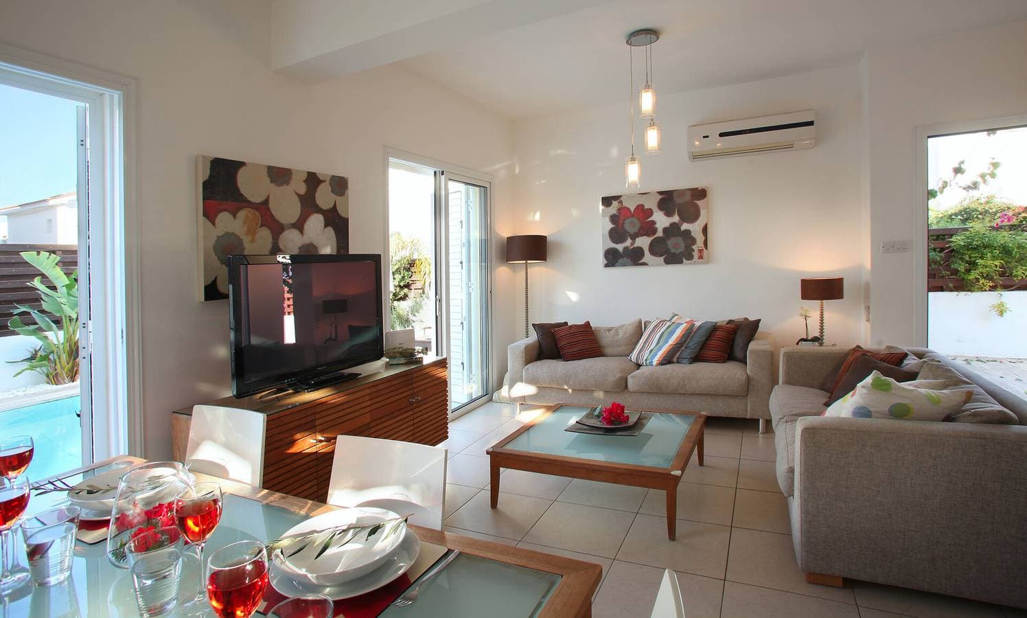 Foto 3 von 15: Villa für 4 Personen mit Balkon/Terrasse