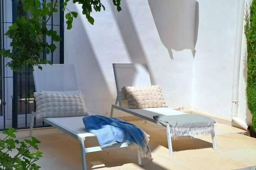 Wonderful Two-Bedroom Apartment at Noctua Paraiso Calendula 010 with Private Garden and Splendid Ame... 1