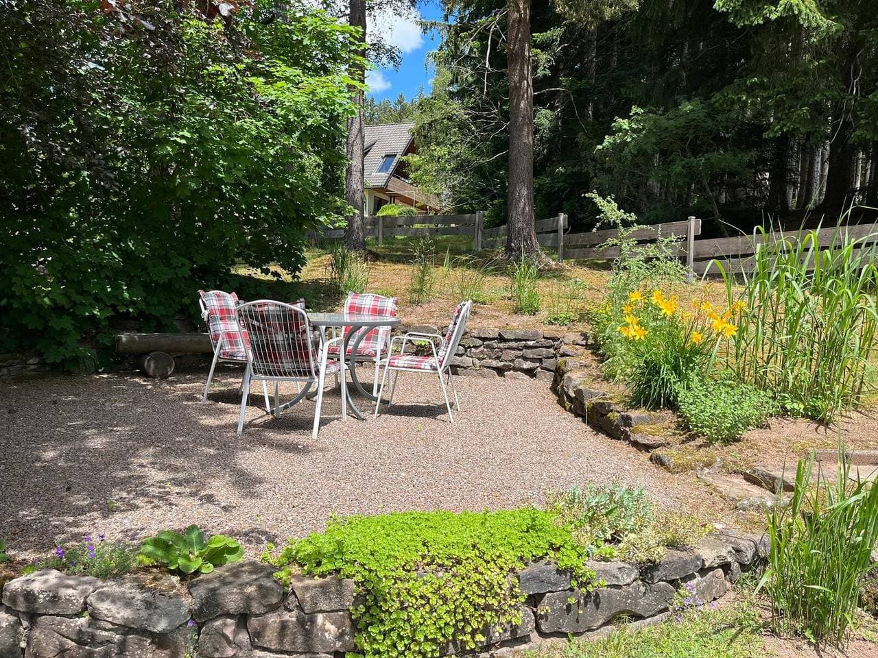 Foto 10 von 32: Ferienwohnung mit 2 Schlafzimmern mit privater Terrasse, Balkon und Garten