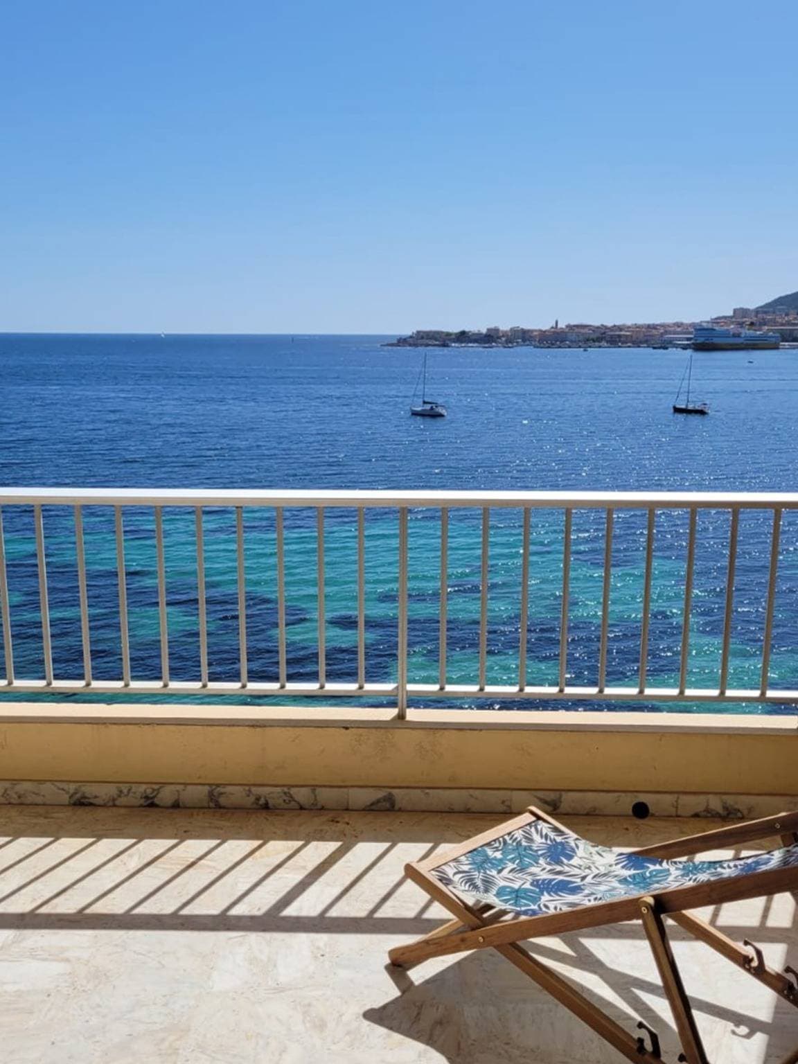 Foto 5 von 12: Gemütliches Studio mit Meerblick in Ajaccio - 30 m², Strandzugang