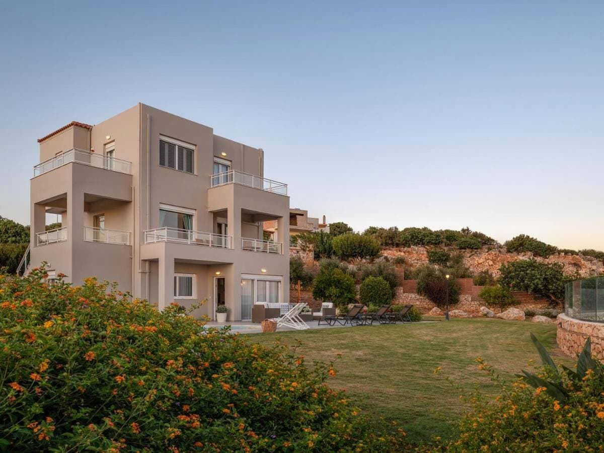 Foto 4 von 39: Five-Bedroom Villa with Private Pool
