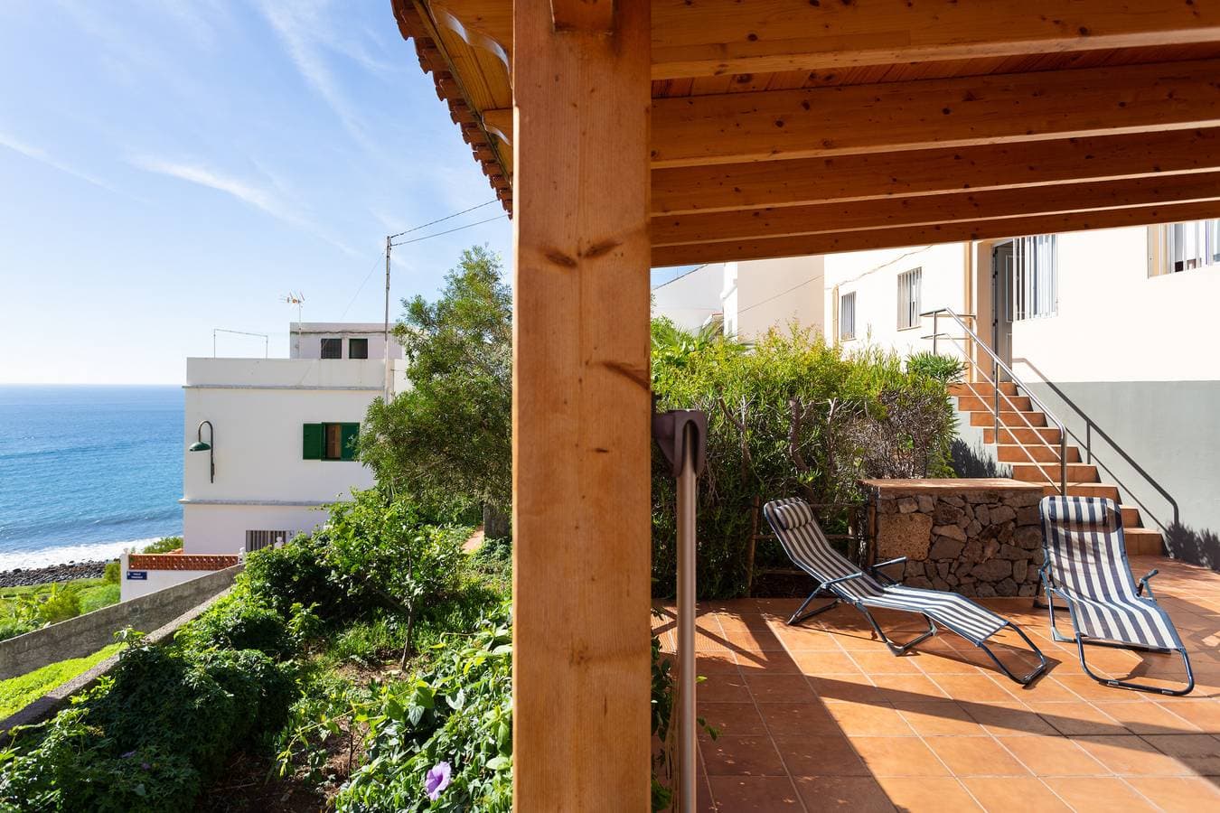 Ruhig gelegenes Apartment mit grosser Terrasse, BBQ und W-Lan 1