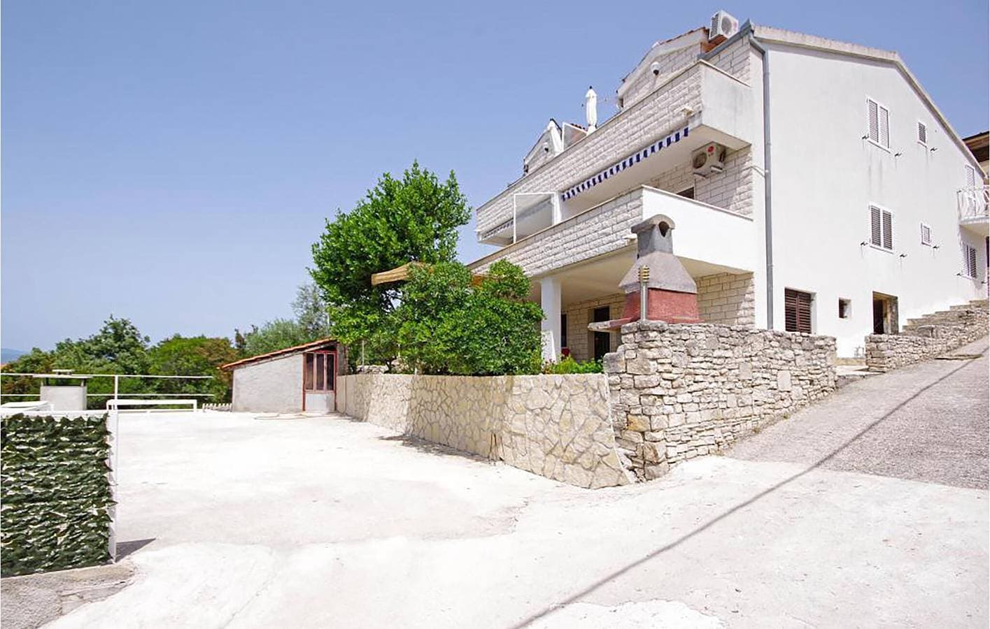 Apartment am Meer mit Terrasse, Parkplatz und Küche in Necujam 1