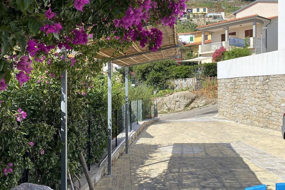 Foto 10 von 30: Romantisches Ferienhaus an dem Sonnenküste 80 m vom Meer ro. Chiessi