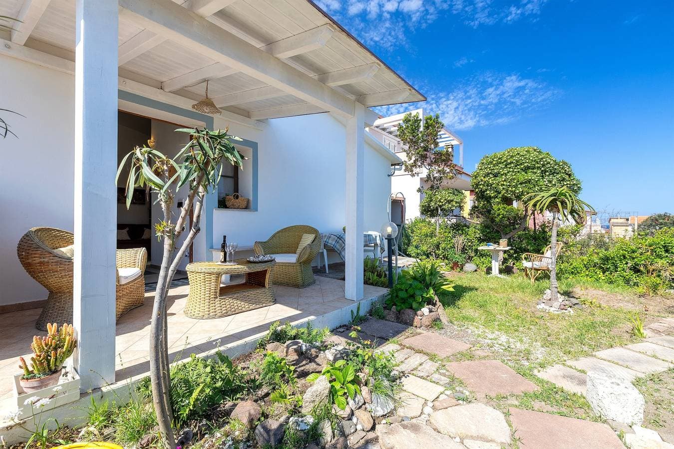 Foto 2 von 37: Ferienwohnung 'Appartamento in Villa Al Mare' mit Meerblick, privater Terrasse & Gemeinschaftsgarten