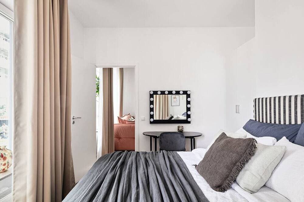 Foto 3 von 29: Stylish Luxe home by the water
