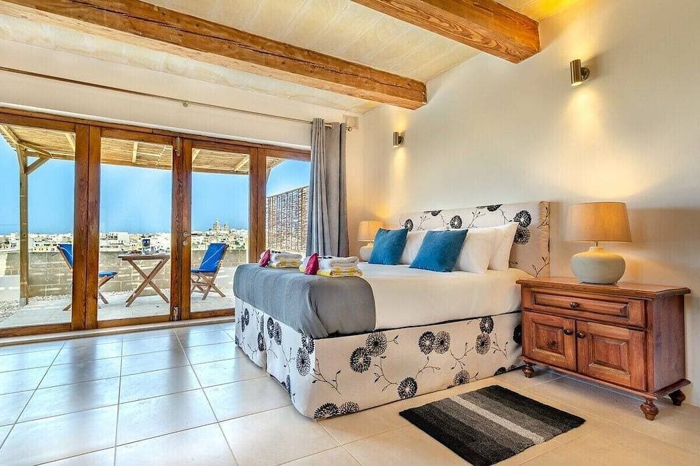 Foto 3 von 15: Gozo Ph w/private Rooftop Hot Tub, Terrace + Views