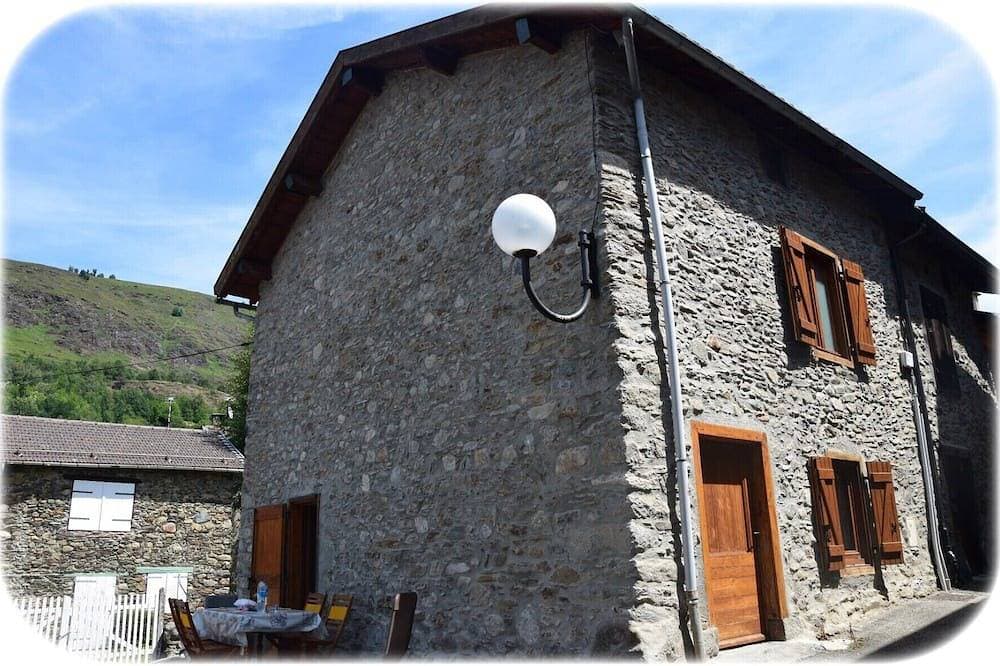 Dorfhaus aus Stein, Ruhe und Komfort garantiert! 1