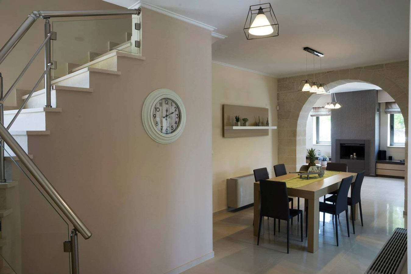 Foto 5 von 32: Villa 200m to Beach & Amenities w/Pool, Sauna, BBQ
