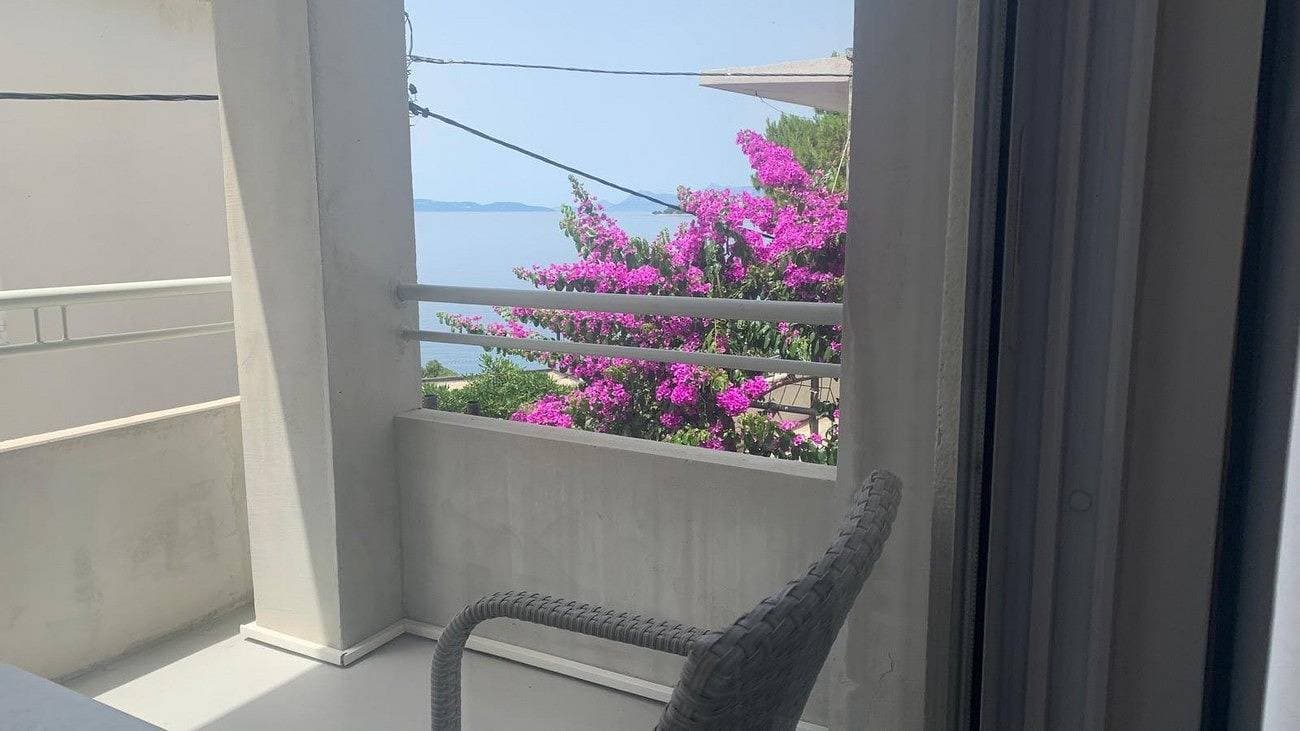 2-Zimmer-Ferienwohnung mit Terrasse und Meerblick Drasnice, Makarska A-22573-d 1