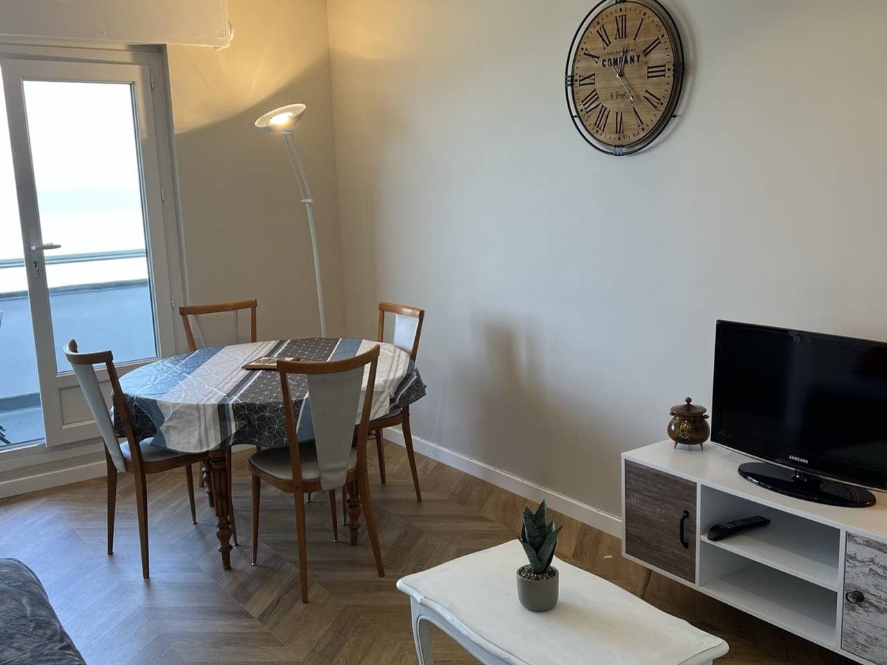 Foto 5 von 16: Studio mit Kabine und Parkplatz nahe am Strand