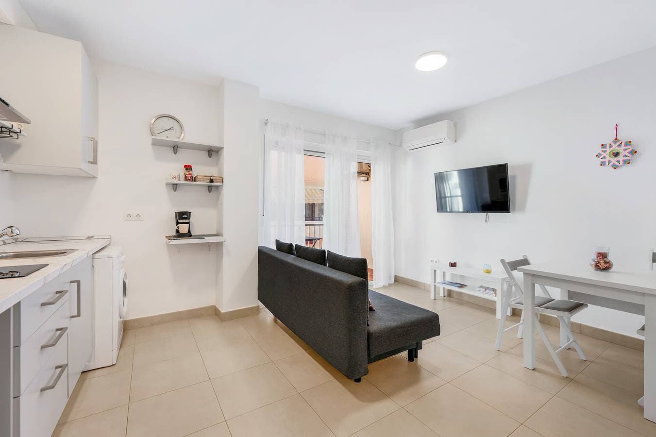 Foto 4 von 25: Apartment 'Beachfront Estepona Center' mit Meerblick, WLAN und Klimaanlage
