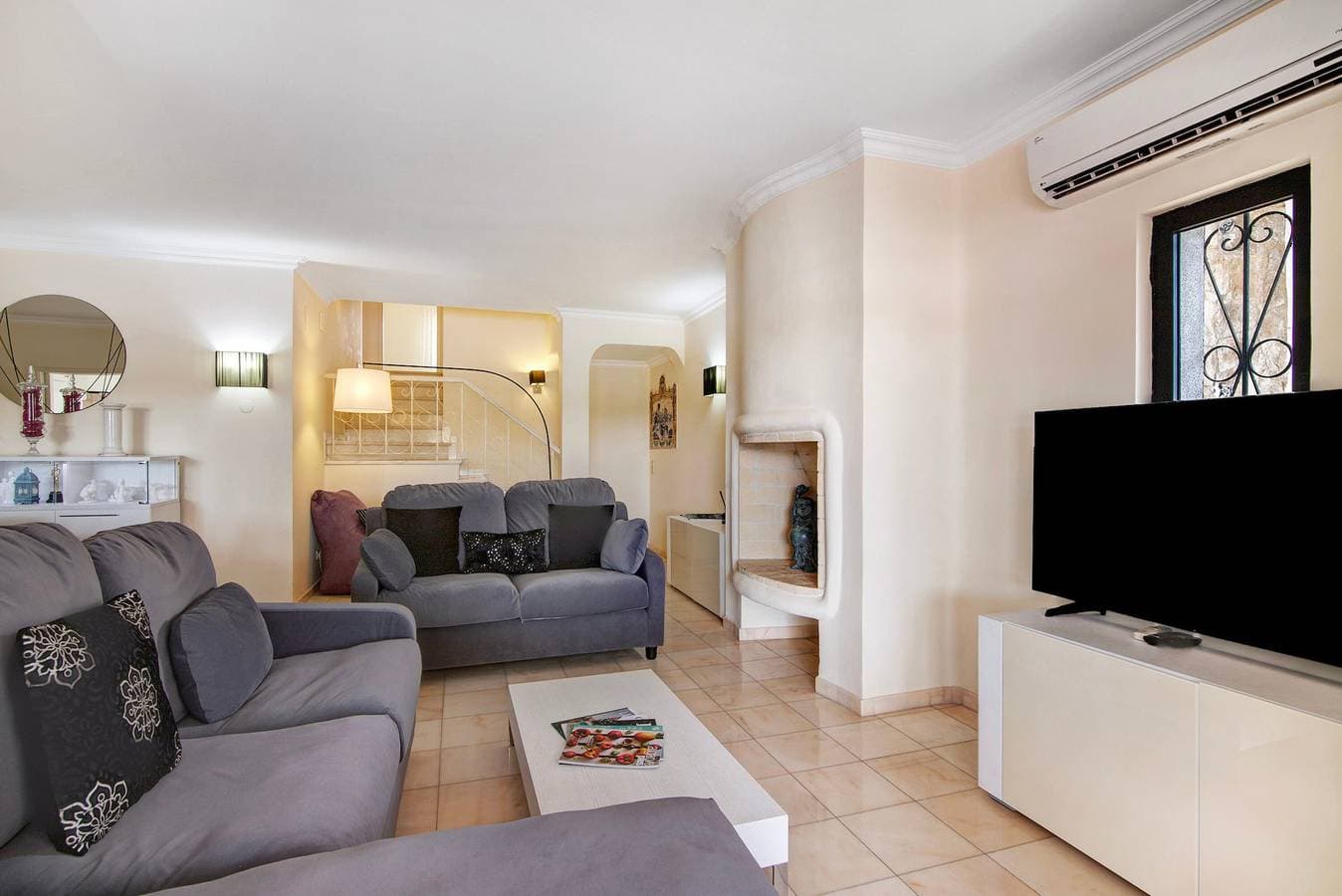 Foto 9 von 31: Ferienwohnung 'Tennis View' mit privatem Pool, Wi-Fi und Klimaanlage