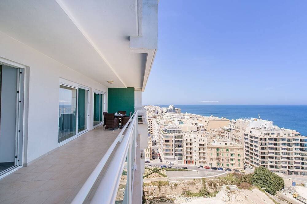 Seafront Luxury Apartment incl Pool 1