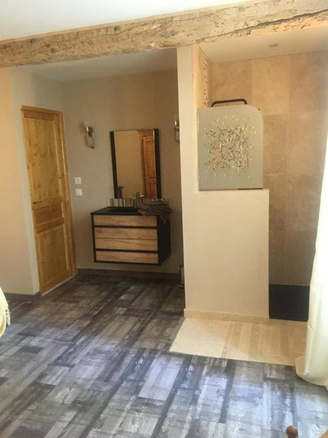 Foto 3 von 18: Double Room with Private Bathroom