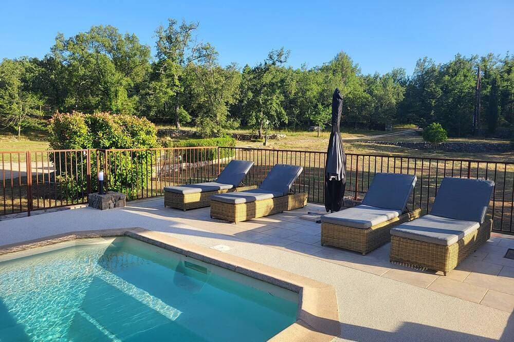 Maison provençale 7 persons swimming pool absolute calm ideal family 1
