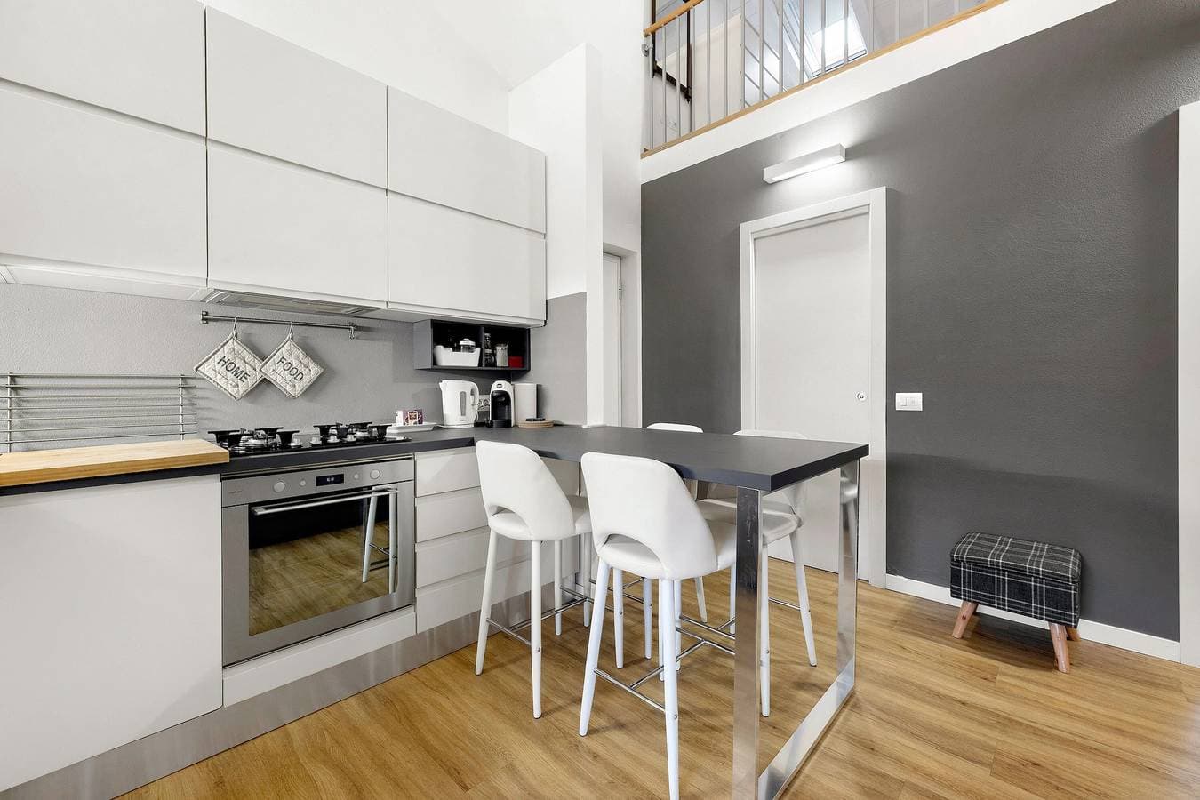 Foto 2 von 35: Cleo Home – Modernes Apartment mit Terrasse und Galerieebene am Comer See