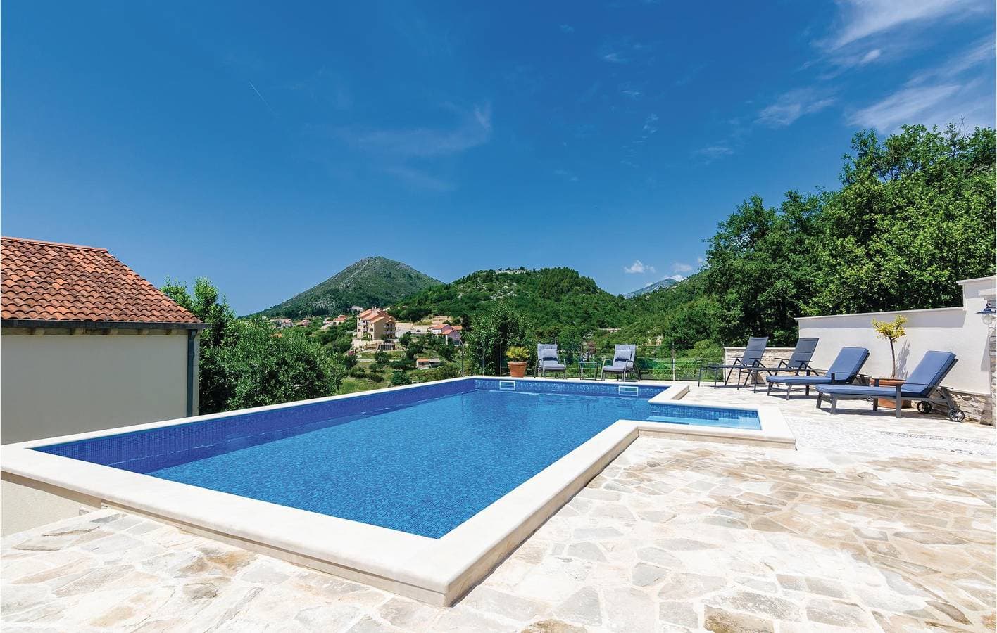 Foto 12 von 50: Apartment mit Meerblick, Pool, Terrasse und Parkplatz – 600 m vom Strand entfernt