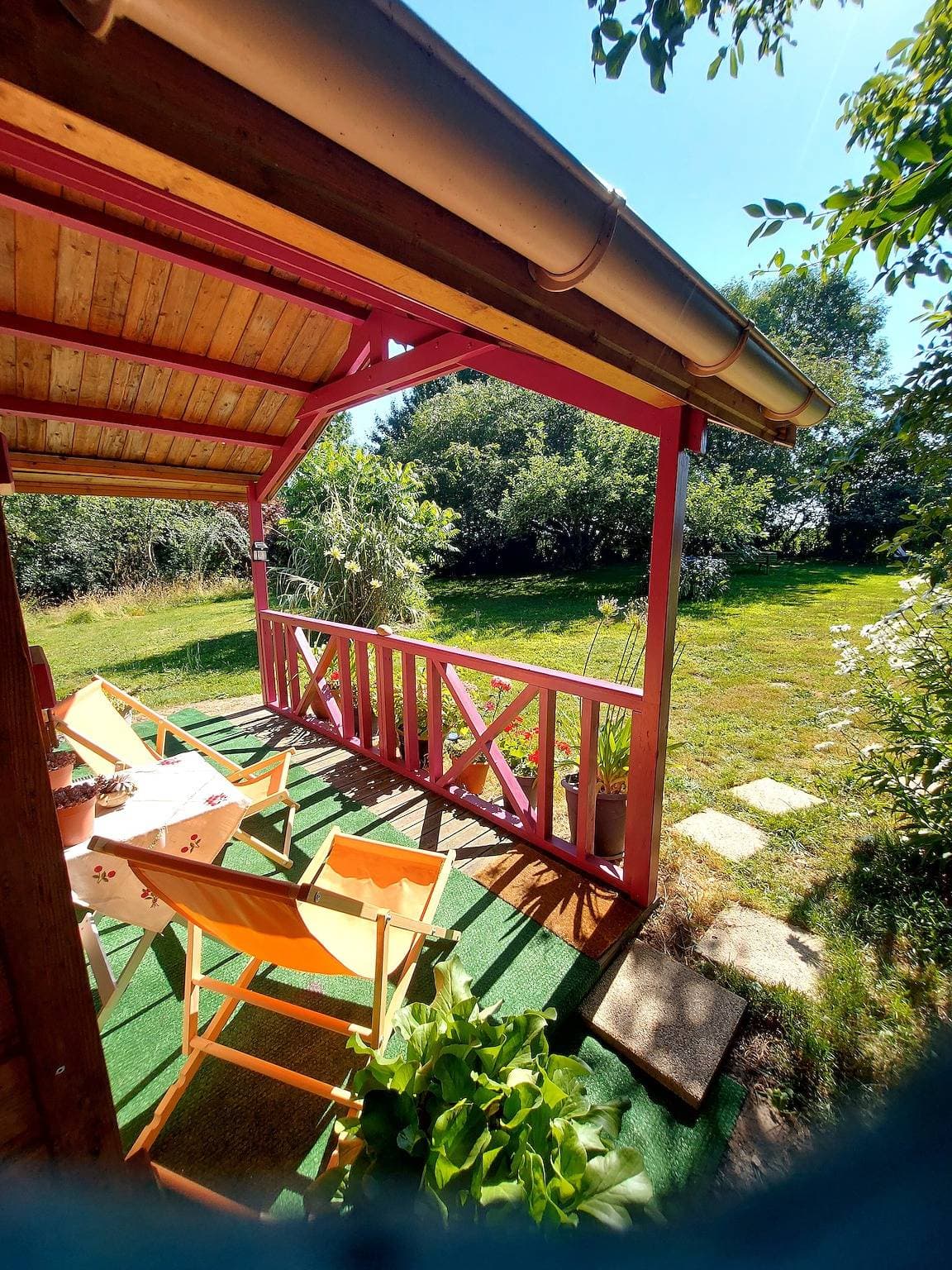 Foto 4 von 25: Chalet „Mitten in der Natur“ mit privater Terrasse, ruhiger Lage, Gemeinschaftsgarten & WLAN