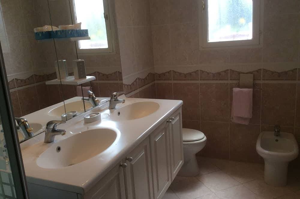 Foto 7 von 30: Schöne ländliche Villa in privaten Garten mit beheiztem Außenpool