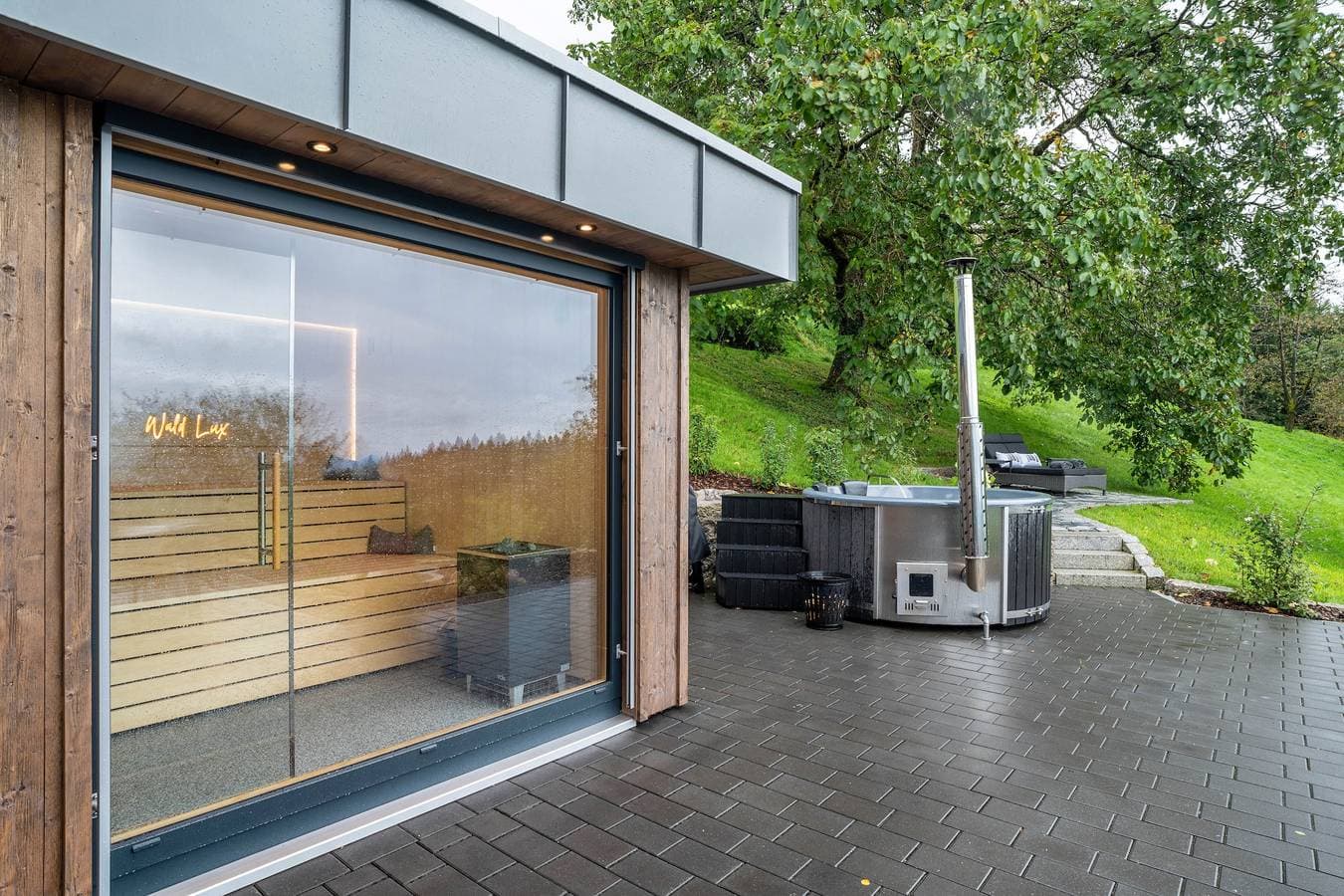 Foto 3 von 32: Chalet 'Waldlux Luxus- Brennhus' mit Bergblick, privater Terrasse und Wi-Fi