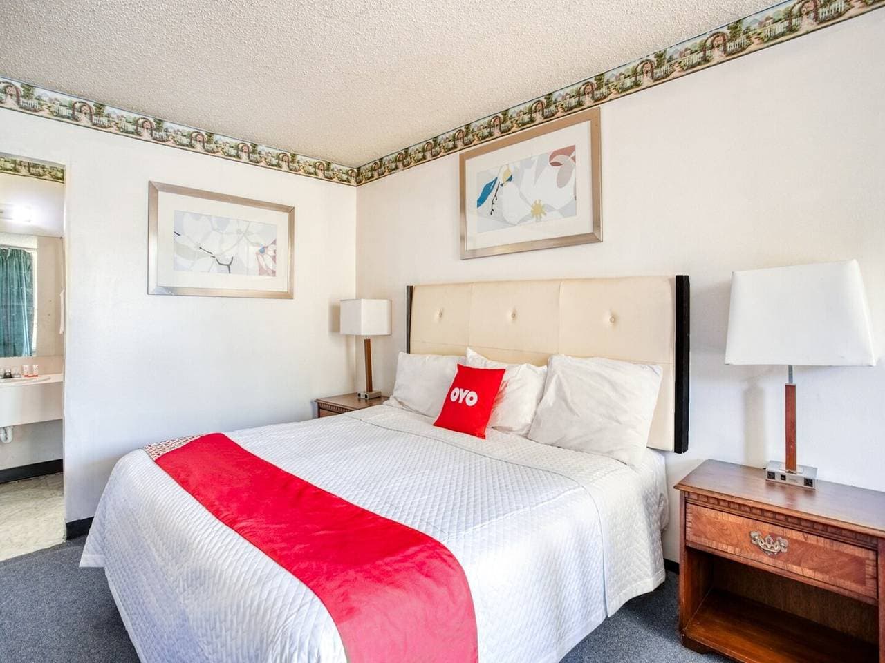 Foto 8 von 9: Petersburg, Virginia | Kingsize-Bett | Rauchen