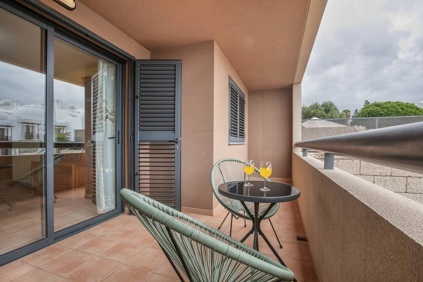 Foto 2 von 31: Ferienwohnung 'Palm Serenity' mit Gemeinschaftspool, WLAN und Klimaanlage