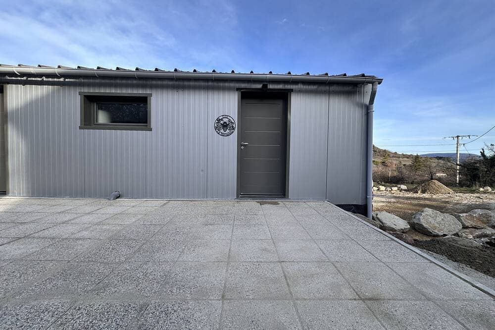 Foto 12 von 29: Apartment-La Butineuse-Cottage-Ensuite mit Dusche-Blick auf die Landschaft